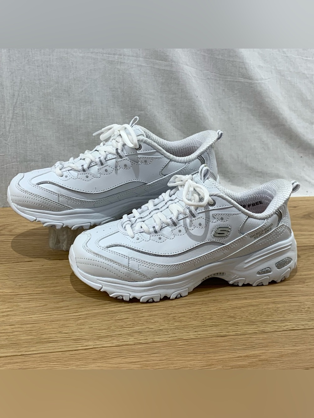 *NEW* SKECHERS D'Lites Women’s Size 7.5 New Scene Hands Free Slip Ins Shoes